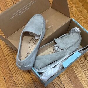 Life Stride Gray Flats — NEW!